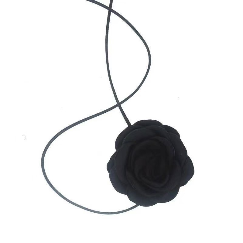 黒と白の花のチョーカーローズチョーカーネックフラワーネックストラップネックレス女性のネックカラー椿鎖骨チェーン