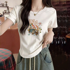 韓国の大きいサイズの半袖の修身tシャツの女性の夏の新型はやせている魚の骨の短いデザイン感が現れます。