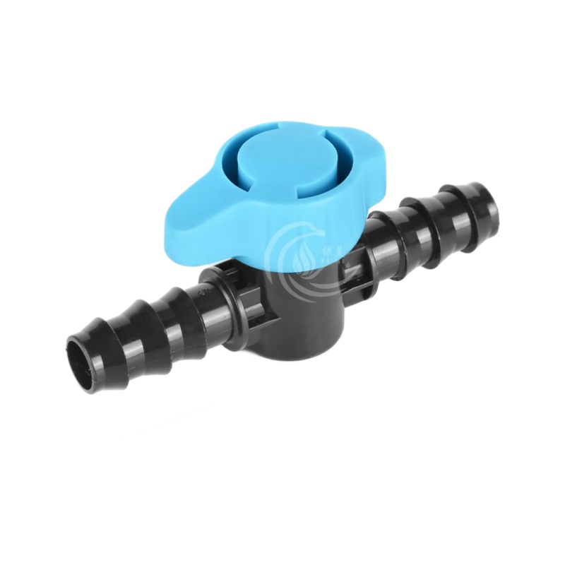 Nuevo mango azul 16 PE tubo a través de la válvula de conexión de válvula de bola directa de tubería PE proyecto de riego por goteo de micro-spray