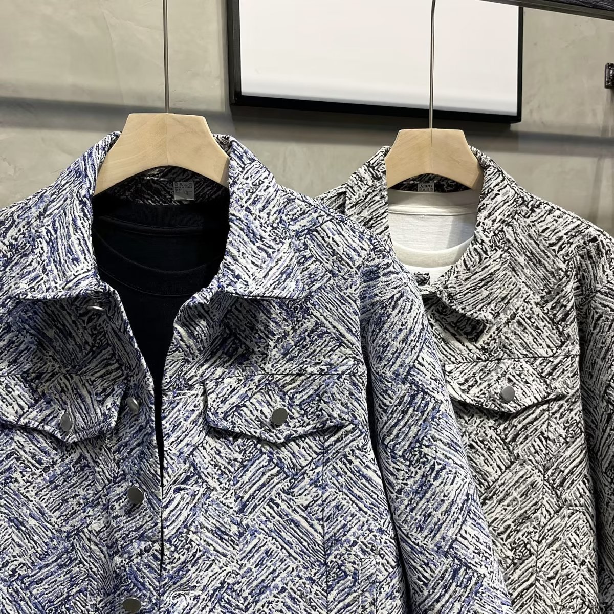 Männerkleeder Nei Fréijoer an Hierscht Groussgréisst Design Perséinlechkeetsjackett Männer locker schéin Casual Revers Denimjackett_voghion.com