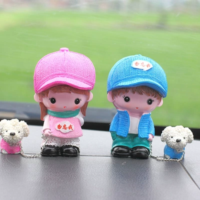 Resin Crafts Scarf Couple: Car ornaments - forget-me-not-leading-a-dog