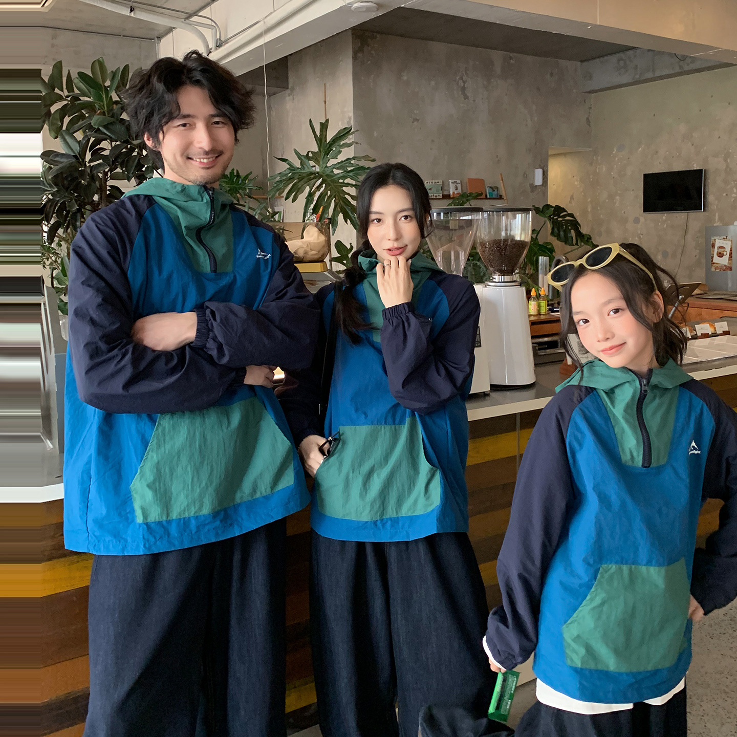 Korean-style outdoor family matching hooded jacket, mountain-style color-blocking half-open collar pullover jacket, trendy autumn wear for a family of three