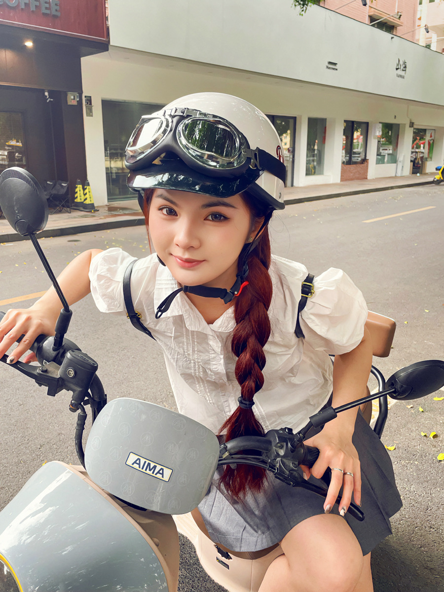 Suitable for 3C Certified Retro English Trendy Electric Vehicle Helmets for Men and Women, New Simple Half Helmets for Summer Protection