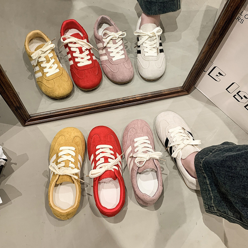 Retro Red Moral Training Shoes for Women 2025 New Spring Hot Style Versatile Flats Sports and Leisure Sneakers for Women