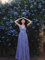大きいサイズのフレンチブルーの花柄サスペンダードレス女性の夏の気質Vネックバックレスホリデーシーサイドビーチロングドレス
