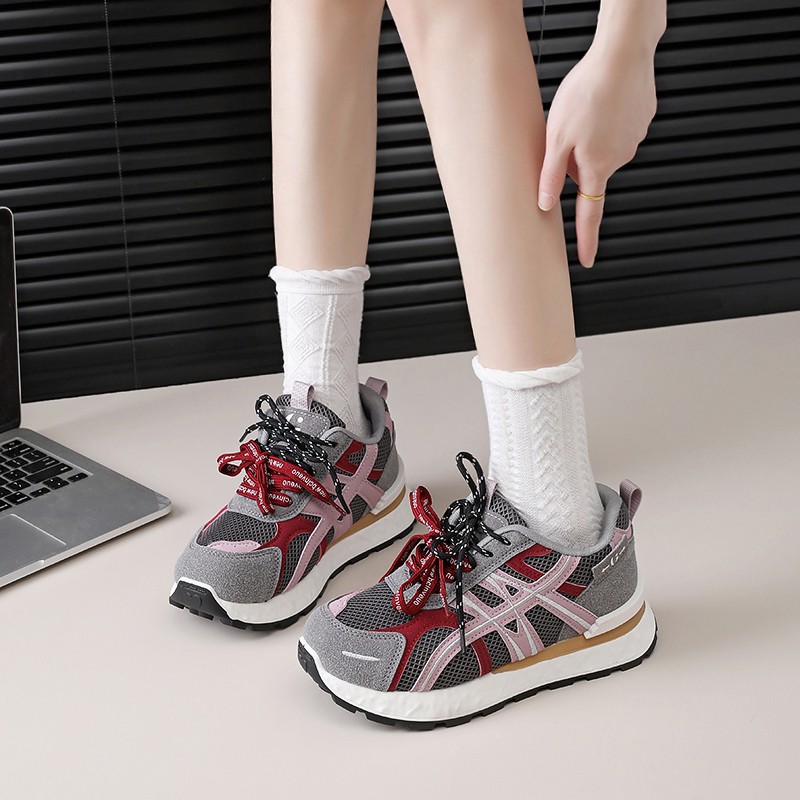 2026 primavera perezoso nuevo par de cordones de altura zapatos casuales rojos ligeros