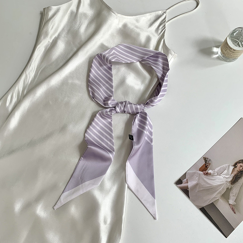 Rayas diagonales moradas