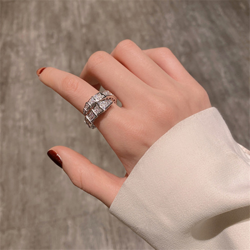 Dainty snake ring with micro-set diamonds, women's trendy and niche design, index finger ring, fashionable and personalized style, Instagram-style pop, open-mouthed ring