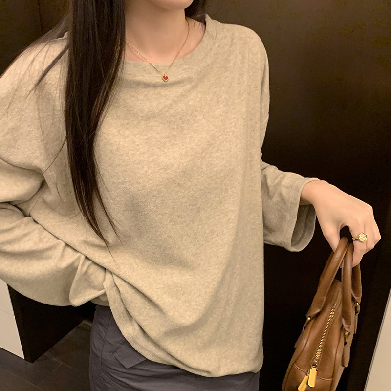 オート麦の色は毛を磨いて肌の快適な長袖のtシャツの女性の秋の新型はゆったりしていて痩せています。|undefined