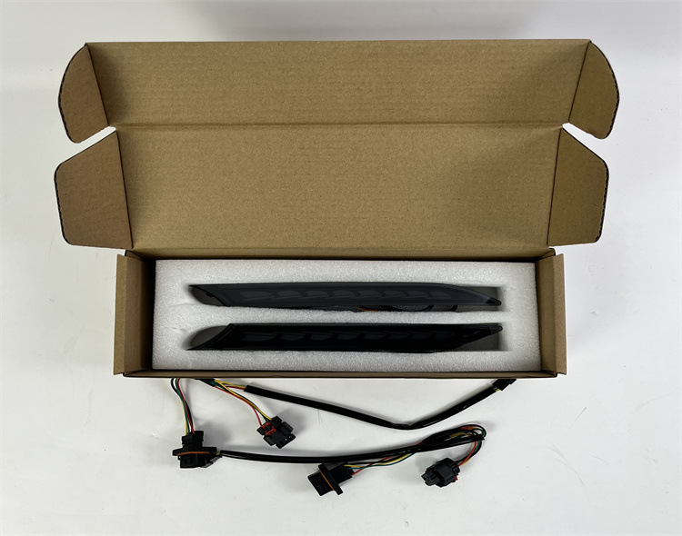 Suitable for 20-22 BMW new 3 Series rear bumper light flowing water 3 Series modified rear fog light running water turn light
