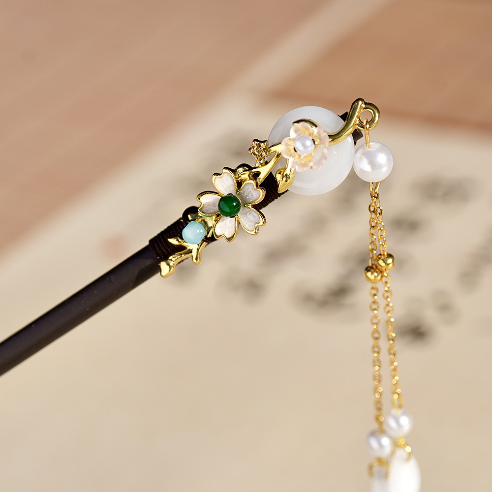 古典的な優雅なヘアピンの時代の髪飾り漢服のチャイナドレスの頭飾り江南ヘアピンの木のステップは花嫁の結婚ヘアピンを揺さぶっています。