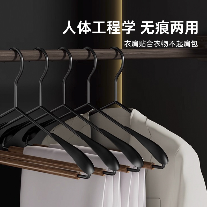 高級無垢材と鉄製の幅広コートハンガー、軽くて高級感のある高級ワードローブとクローク専用の木製衣類ハンガー|undefined
