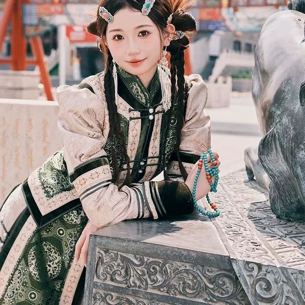 Костюм монгольской принцессы, этнический характерный костюм, свежая фотография девушки, Внутренняя Монголия, Дали, Тибет, туристическое фото