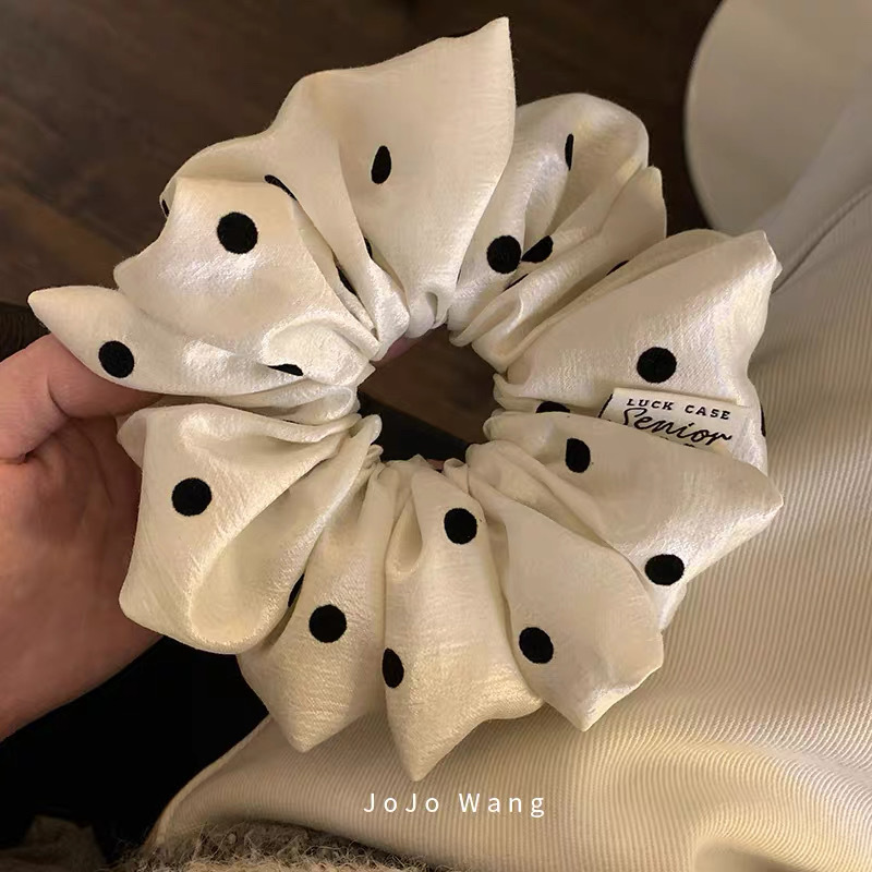 The texture is amazing! The pearlescent dots give it a classy look. This scrunchie is a stylish Korean fashion hair accessory for women