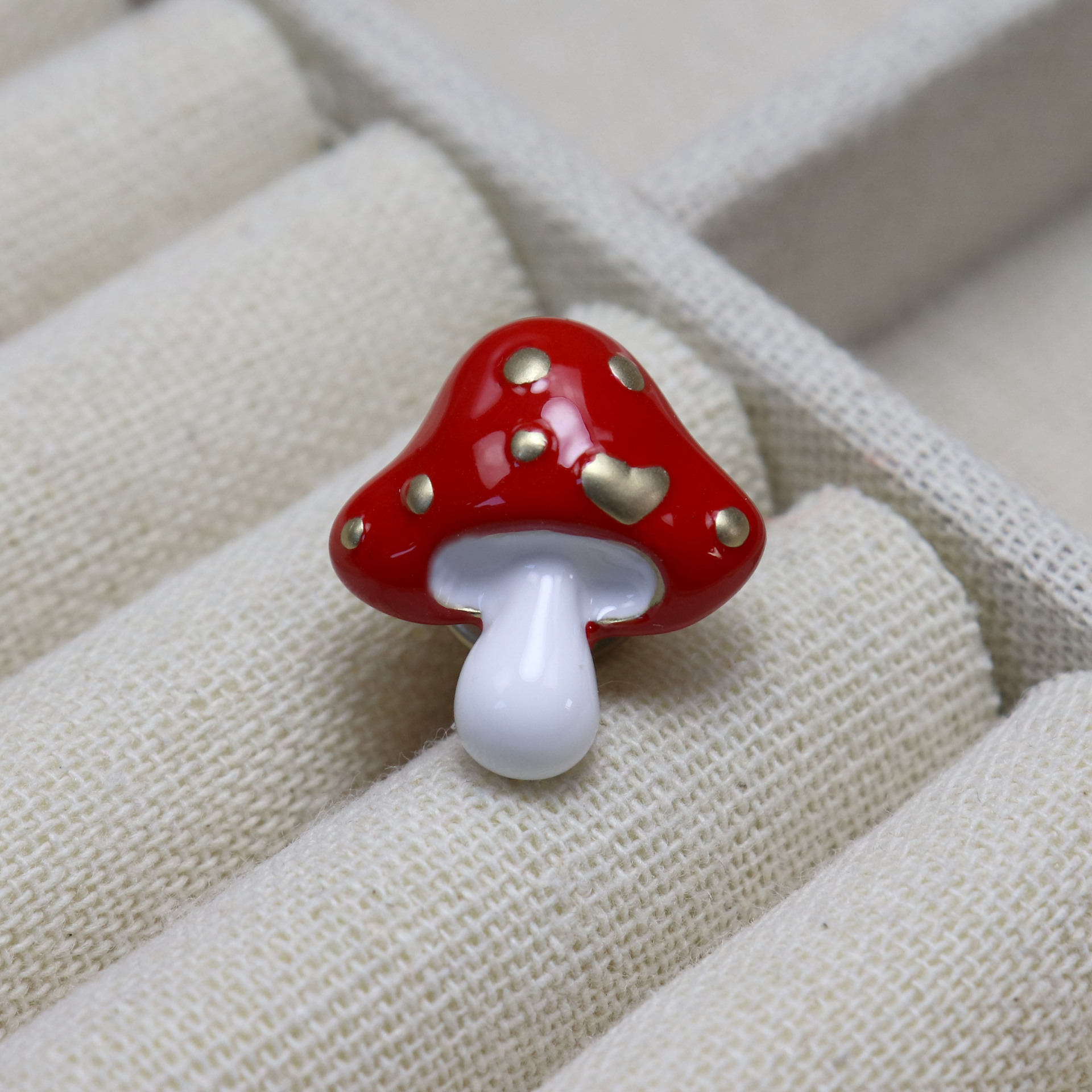 Middle Ancient vintage Enamel Cute Small Mushroom Corsage Women's Shawl Buckle Jewelry Collar Pin Brooch