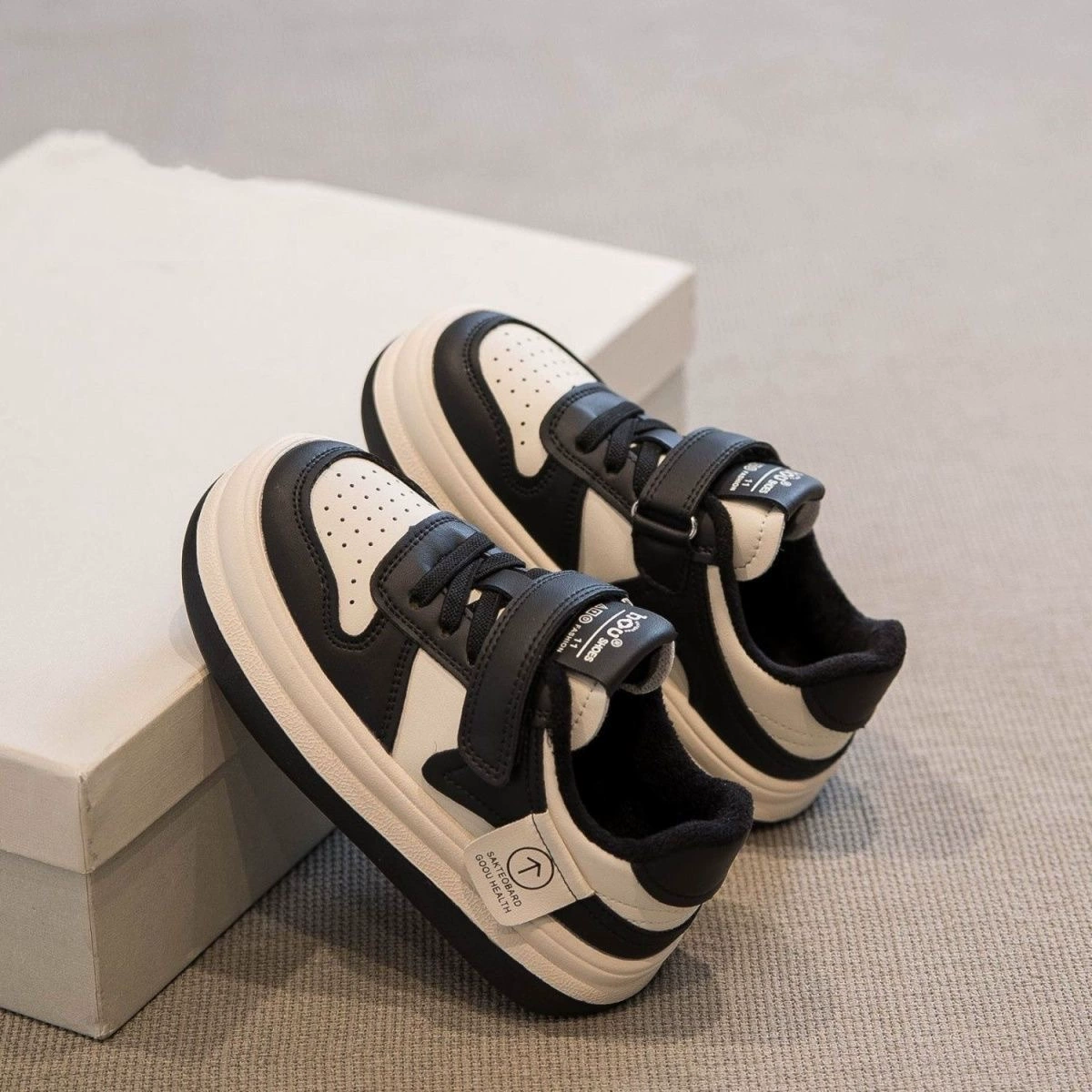 2025 весна и осень новые кроссовки для девочек среднего и старшего возраста легкие кроссовки для мальчиков на мягкой подошве кроссовки приливы маленькие белые туфли