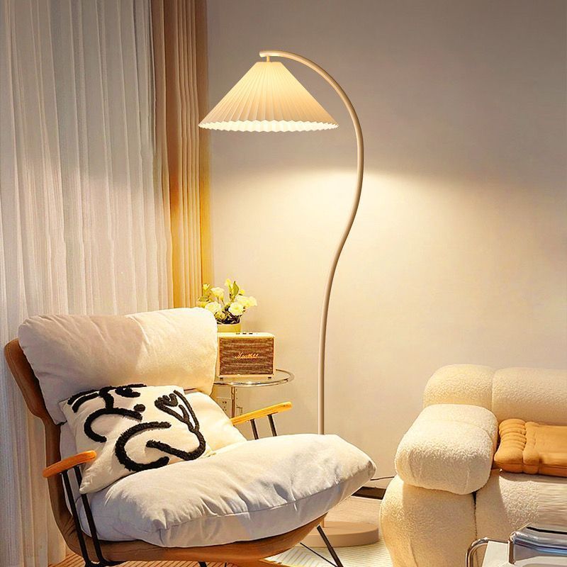 Minimalist modern iron PVC LED ceiling light for living room and bedroom, 3-color adjustable, remote control and voice control.