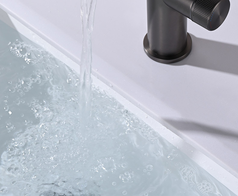 The Maneki Neko faucet shows temperature. It features a full copper swing arm washbasin gun and a gray LED digital display Application Scenario