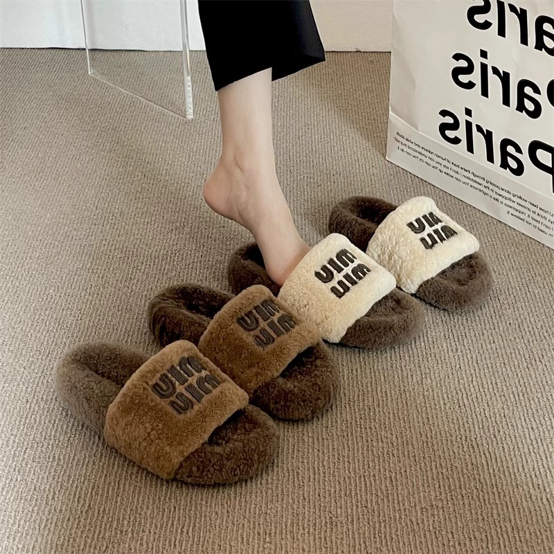Модный темперамент дикий шерстяной буксир с толстым дном слова тапочки женский носить осень и зима 2024 новые взрывные шерстяные тапочки