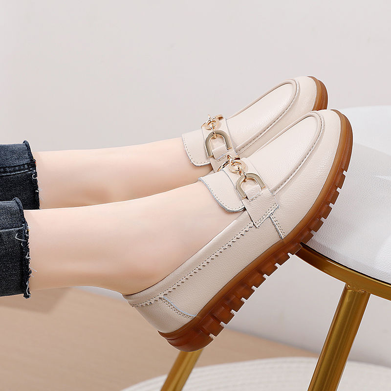 Zapatos de mujer de cuero suave primavera y verano de 2026 nuevos zapatos de estilo único para mujeres, zapatos de madres de mediana edad, zapatos de pedal