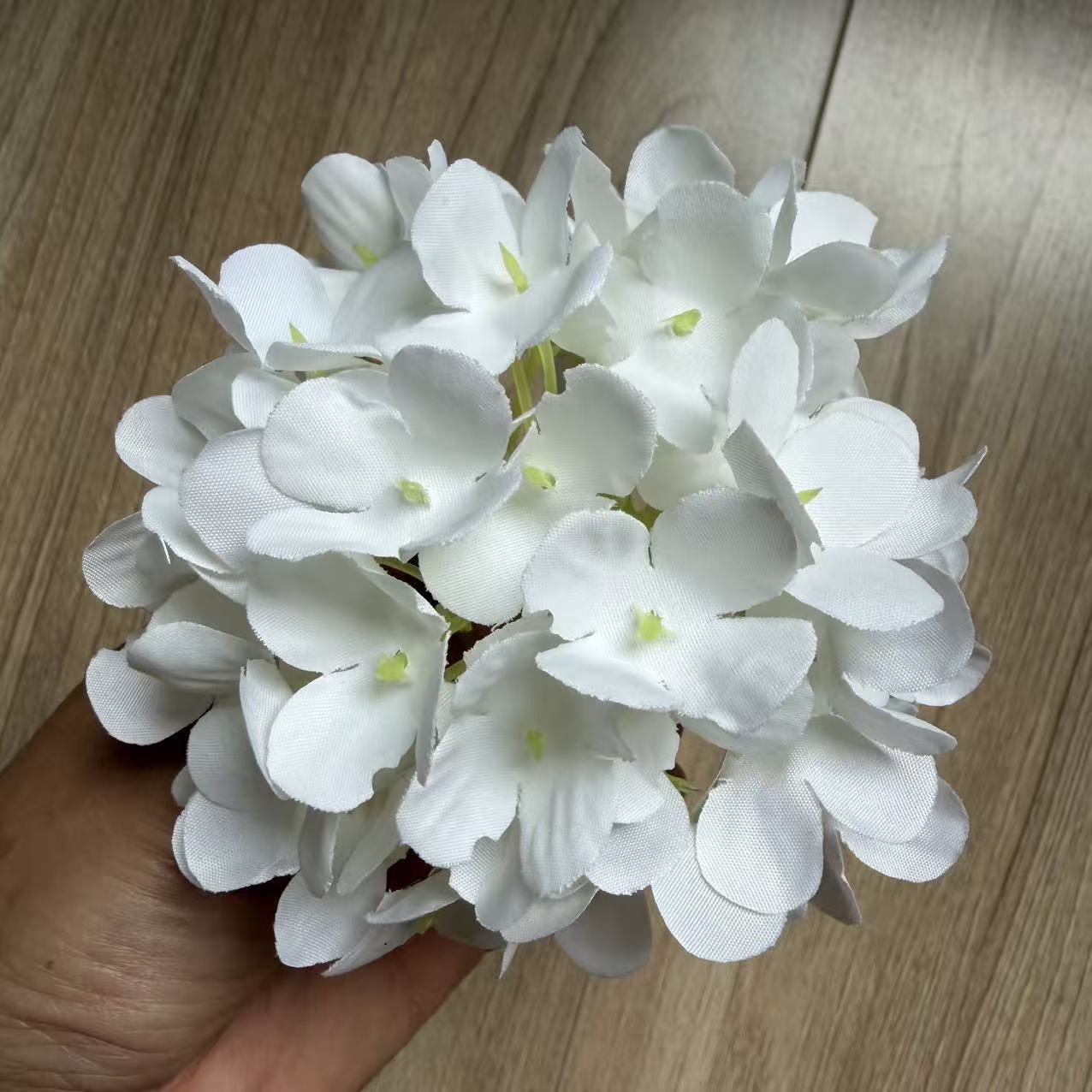 흰색(직경 약 10cm, 높이 약 7cm)