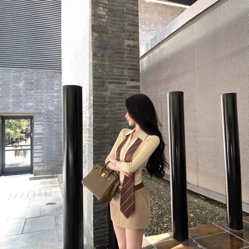JAYKY YANG老钱频道米杏色拉链坑条开衫修身翻领短款针织上衣|undefined