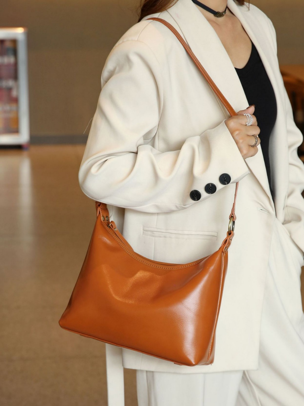 植なめしの層の牛革の小さい大衆の百合の女性のカバンの肩の斜めのショルダーのカバンのシンプルな女性のカバンのファスナーのギョーザの包みの貝殻のカバン