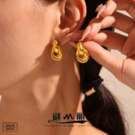 项链;耳环;戒指