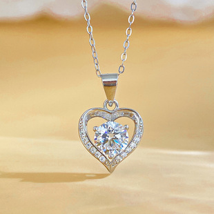 Korean Version S925 Sterling Silver Necklace Heart Pendant Women's Diamond-Encrusted Beloved Heart-Shaped Clavicle Chain Moissanite Necklace