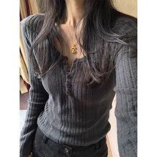 洋气修身长袖t恤女春春夏螺纹内搭打底衫设计感纽扣小众U领上衣潮