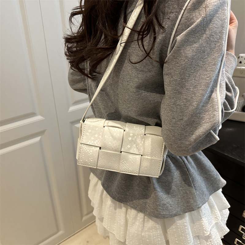 2025 nueva moda de moda simple personalidad de verano estilo extranjero diseño de nicho casual bolso pequeño bolso de hombro