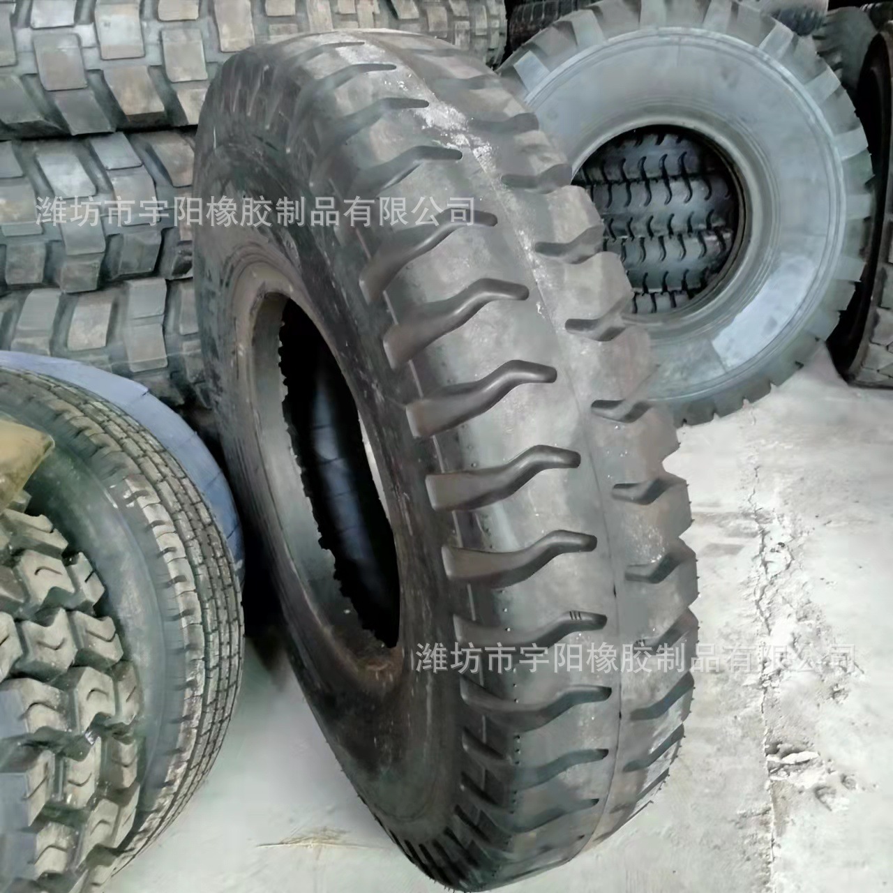 羊角花纹13.00-20货车 吊车 林间作业车用 尼龙轮胎