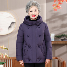 高端老年人奶奶羽绒服女加厚妈妈短款外套阔太太洋气保暖连帽冬装