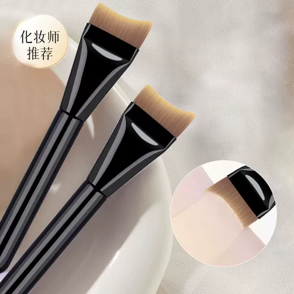 Fishtail foundation brush, crescent-shaped flat brush, curved flat head, non-absorbent, seamless liquid foundation makeup brush