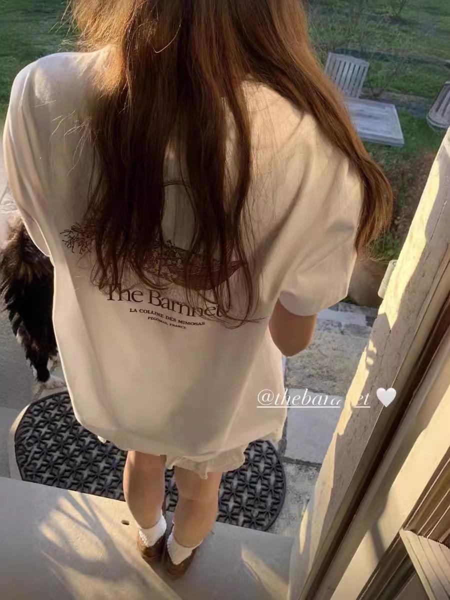 在庫あり 韓国東大門春夏モデル 背中に花かご柄プリント入り 男女兼用カップル向け半袖Tシャツ