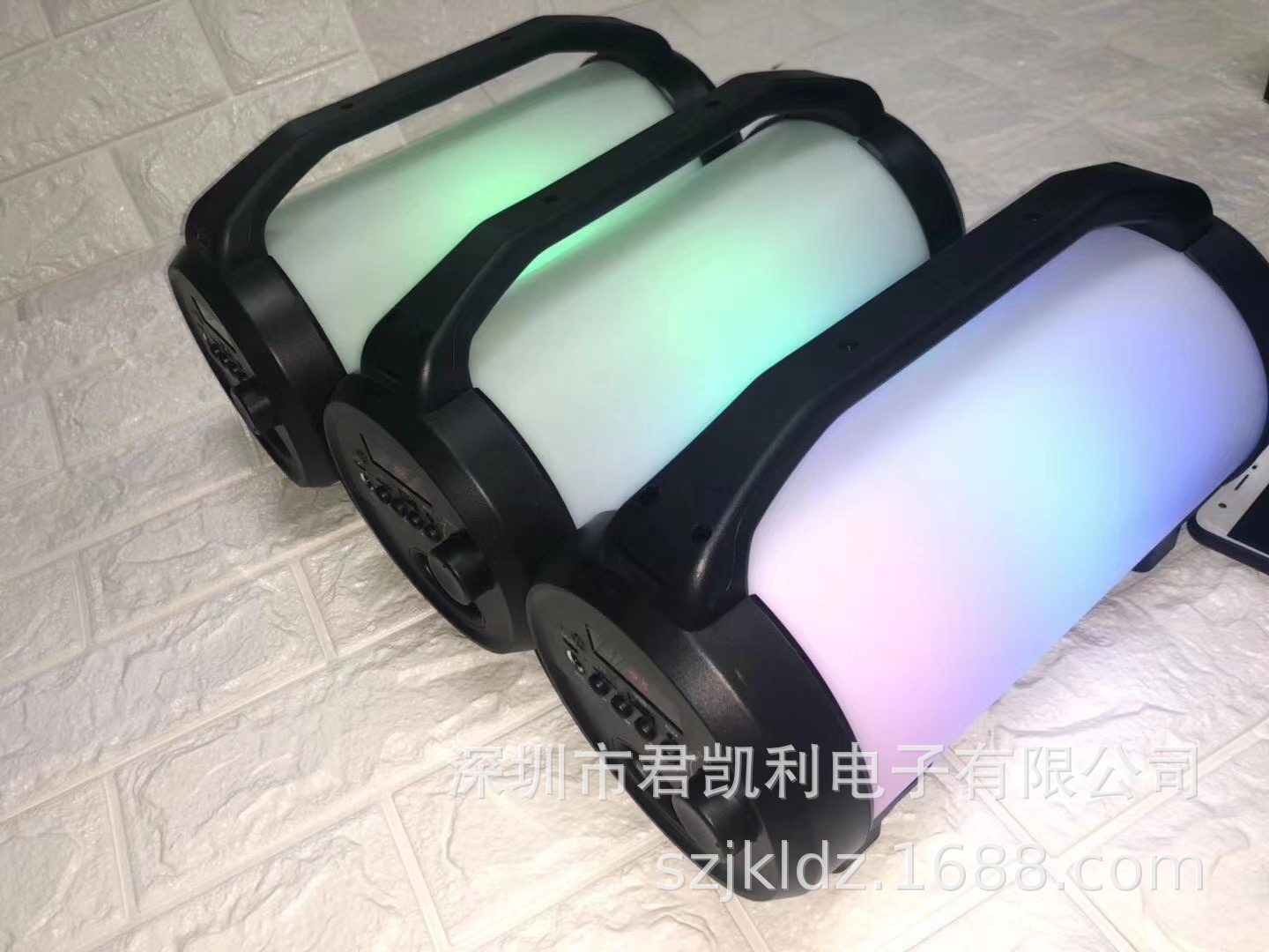 새로운 깜박이는 빛 무선 블루투스 오디오 대외 무역 수출 LED 디지털 화면 휴대용 대포 휴대용 노래방 스피커