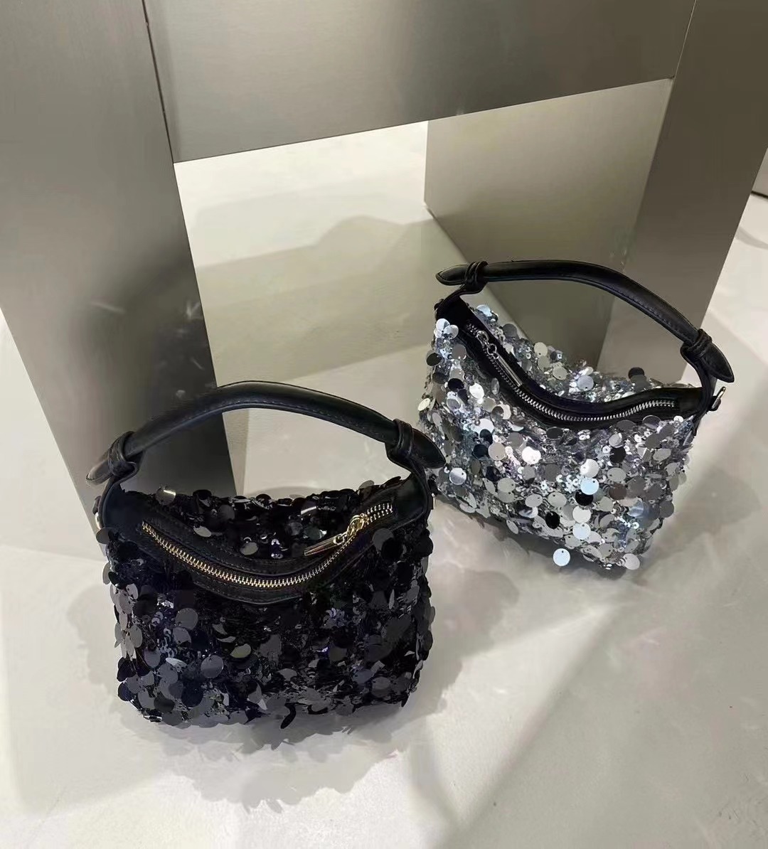 Jaro/léto 2024 Nová krabička na oběd s lesklými korálky, kapesní taška přes rameno s jedním křížem, taška na mobilní telefon, trendy_voghion.com