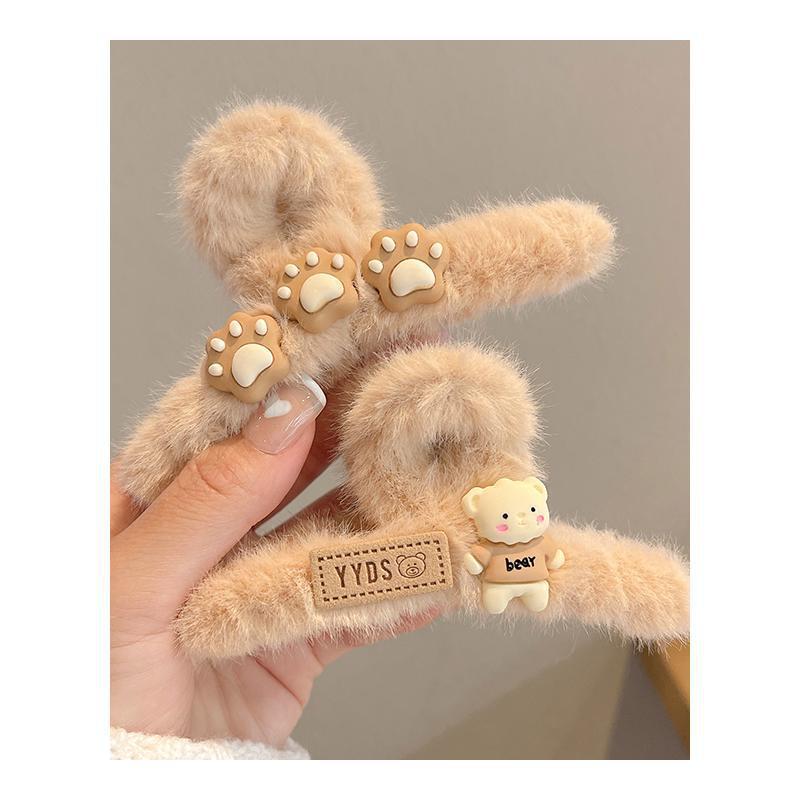 demi-season plush crab pin