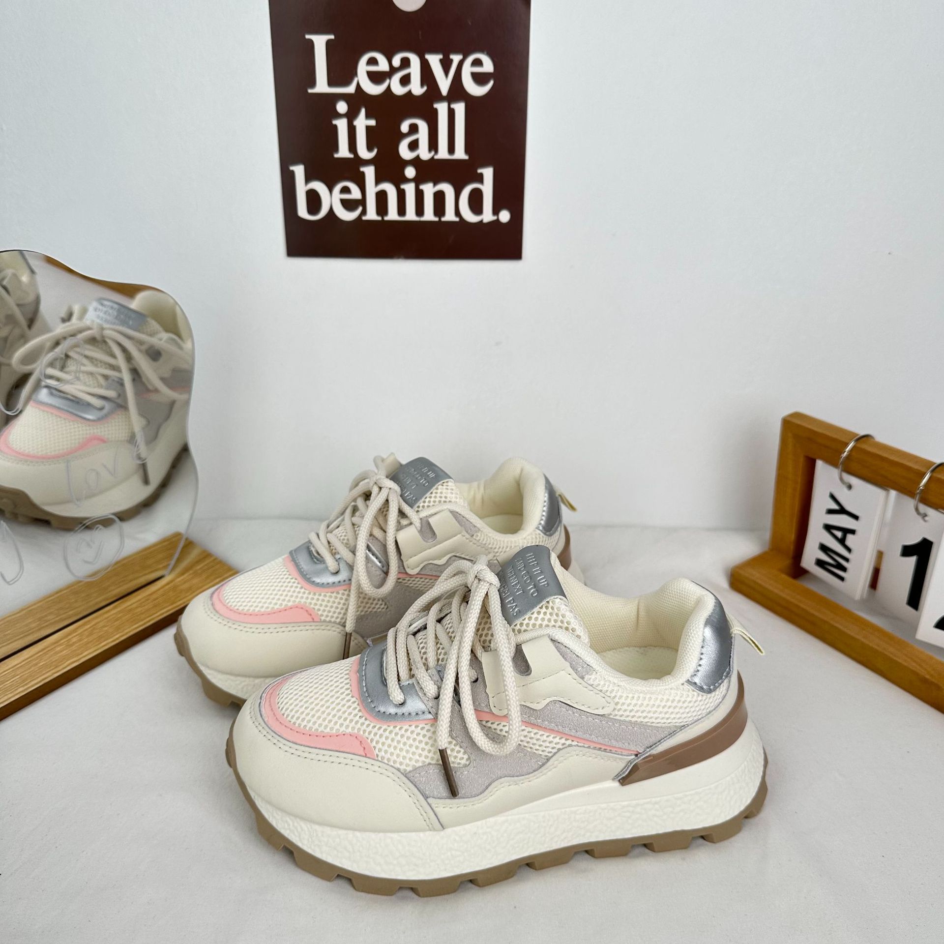 Yuanbo 2024 primavera y verano zapatos de malla transpirables zapatos de mujer casuales coreanos zapatos de estilo de Hong Kong