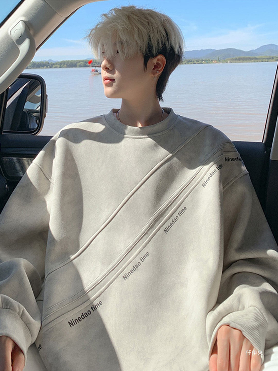 Heavyweight, asymmetrical, letter-print, round-neck sweatshirt for men, autumn collection, tie-dye design, no hood, trendy and versatile loose-fit outerwear