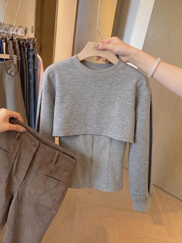 Casual sportswear waist-cinching long-sleeve sweatshirt for women, 2026 spring and autumn new style, round neck, versatile, slim-fit top Casual sportswear waist-cinching long-sleeve sweatshirt for women, 2026 spring and autumn new style, round neck, versatile, slim-fit top