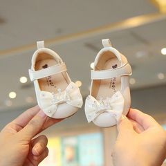 女の子の赤ちゃんの王女の靴の小さい革靴の蝶結びの春と秋の学歩の靴の柔らかい底の乳幼児の靴の歳の誕生日の靴