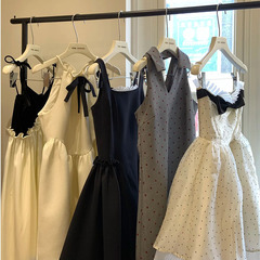 13ラインの新しい夏の甘くてスパイシーなデザインのニッチドレスフレンチスカートブランド婦人服卸売供給