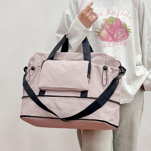 Sports bag wet and dry separation