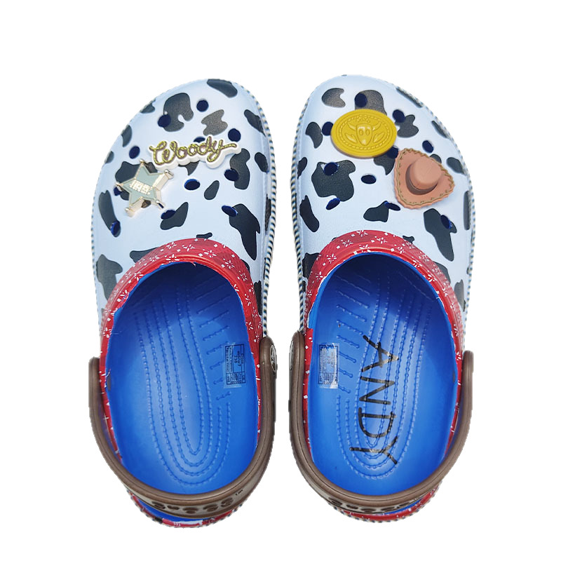 Cross Cow Hoodie Hole Shoes Toy Story Co-Brand Cartoon EVA respirable zapatos de playa casuales resistentes