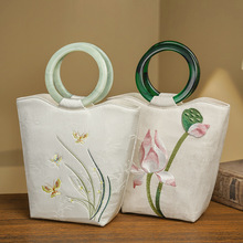 风吹半夏荷花情绣花手提包  古风旗袍宴会手提包  刺绣水桶包包