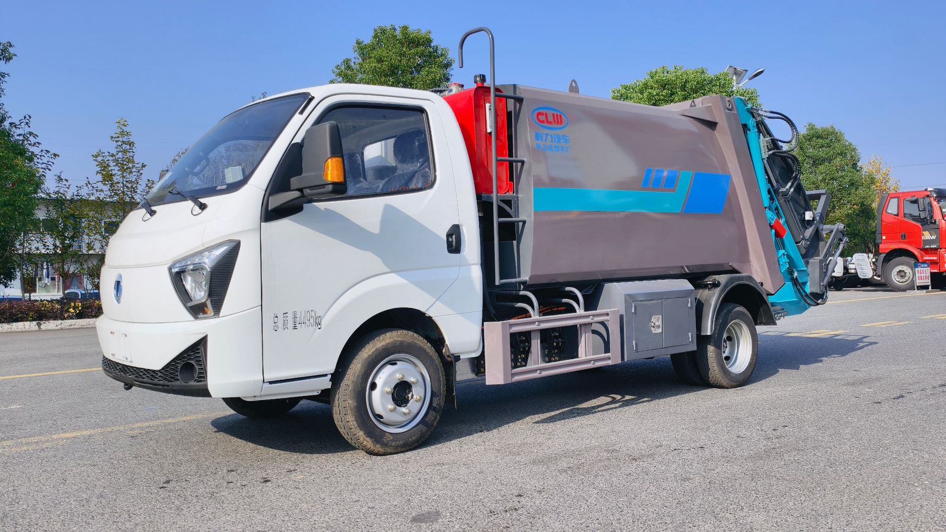 New energy 3-cubic-meter small compactor garbage truck with sealing system, retractable Aochi electric 6-cubic-meter garbage truck