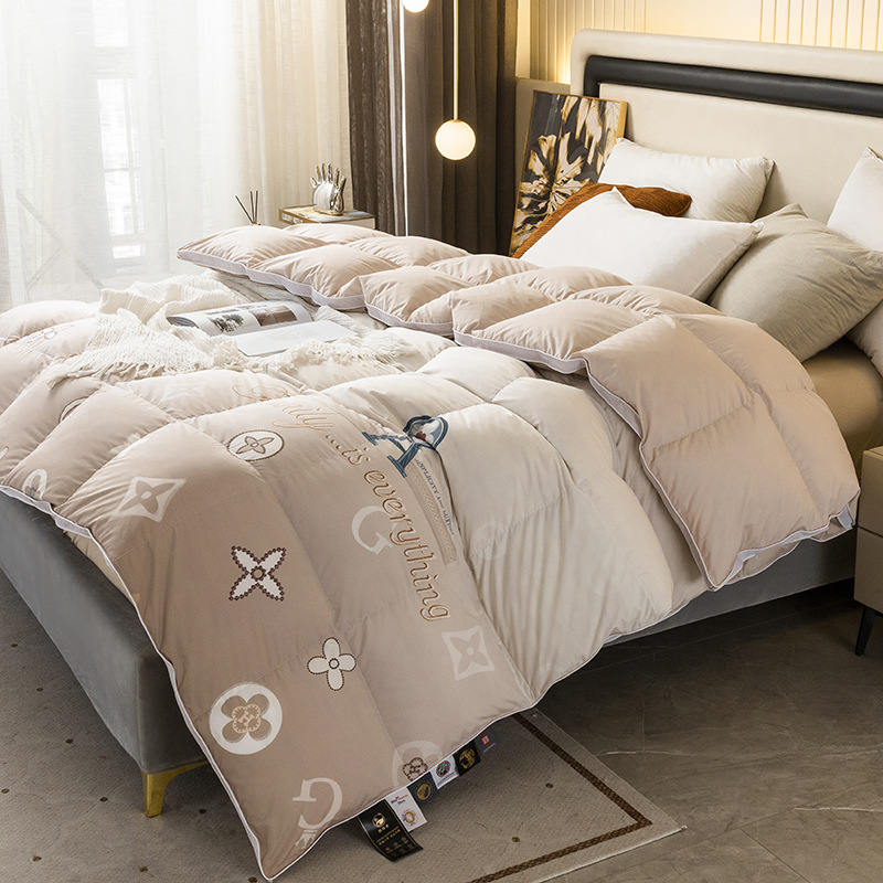Three dimensional duvet cover with down, gradient, E18