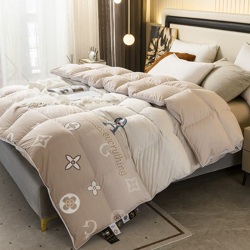 Three dimensional duvet cover with down, gradient, E18
