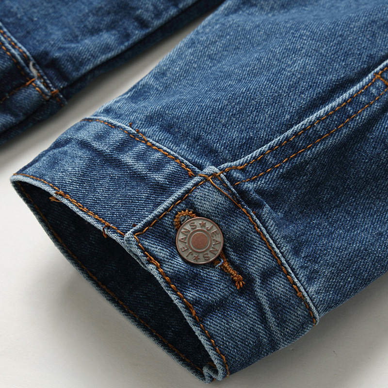 Frühlingsstil Seitennahttasche Denim Baumwolle Jugend gewöhnliche lässige blaue einreihige perforierte Jacke Männer_voghion.com